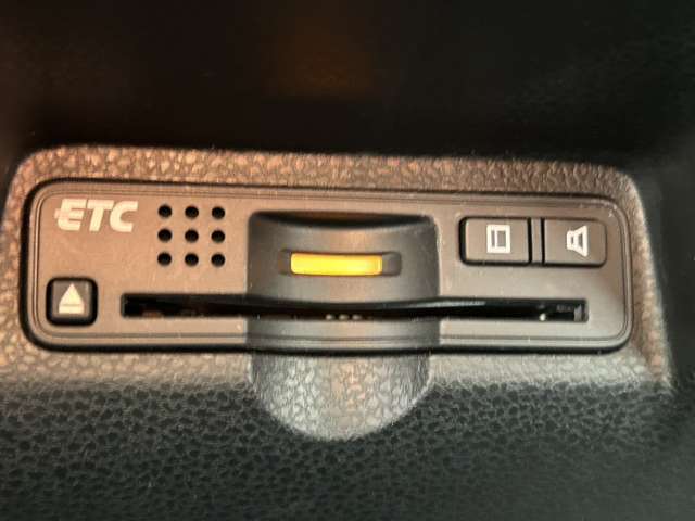 支払総額をお支払い頂ければ、それ以外の費用は掛かりませんので、ご安心下さい。陸送や希望ナンバーなどお客様の要望に基づくオプション等の費用は別途必要となります。詳細に関してはお問い合せください。