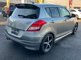 クールに決まっています♪さり気なく、スタイリッシュな感じです！やり過ぎよりもこのくらいのデザインがお洒落ですね♪