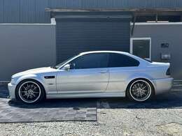 最近のモデルではないこのクーペデザインがとてもカッコ良い！ファンの多いお車ですのでこれから所有されても面白い1台です♪