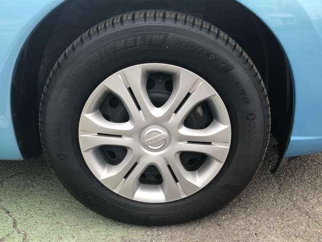 純正タイヤ・ホイールキャップ仕様