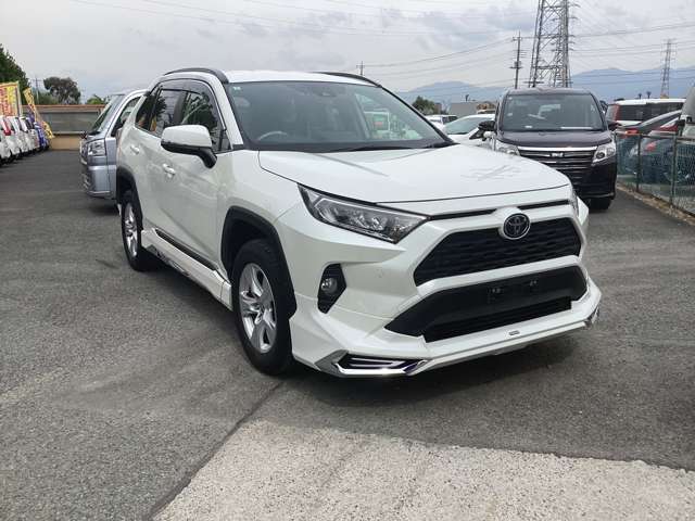 ＊ご覧いただいている車両の他にも多数展示しておりますが、在庫に無いお車を探す事も出来ますので声をお気軽に声をかけていただければと思います。