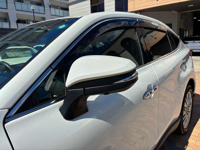 オシャレなドアミラーウインカー付き！曲がる際も前方の車から見え易いので、事故の防止にも役立ちます！