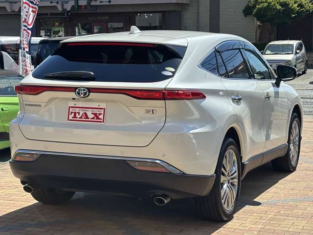 車両を仕入れ後は、まず外装の傷を確認します！修復歴の有無には該当しませんが、ボンネット・フェンダー・ドア・トランクを交換している車両は基本的には取扱い致しません！品質の高さはお約束致します！！