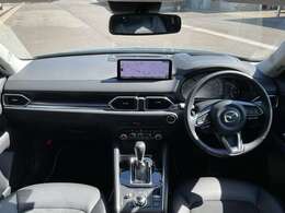 快適な室内空間が広がります。デザイン性と操作性を両立したインテリアでドライバーを飽きさせません☆