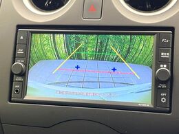 【バックカメラ】駐車時に後方がリアルタイム映像で確認できます。大型商業施設や立体駐車場での駐車時や、夜間のバック時に大活躍！運転スキルに関わらず、今や必須となった装備のひとつです！