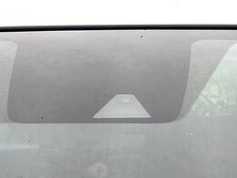 【エマージェンシーブレーキ】走行中に前方の車両等を認識し、衝突しそうな時は警報とブレーキで衝突回避と被害軽減をアシスト。より安全にドライブをお楽しみいただけます。
