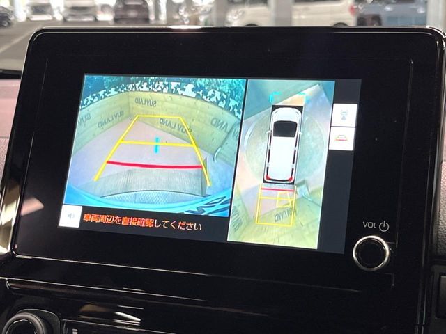 【パノラミックビューモニター】専用のカメラにより、上から見下ろしたような視点で360度クルマの周囲を確認することができます☆死角部分も確認しやすく、狭い場所での切り返しや駐車もスムーズに行えます。