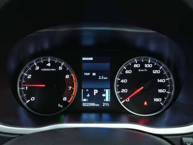 走行表示は見やすいカラー液晶です♪