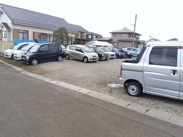 本店から西隣徒歩15秒に第2展示場を設けてます。駐車スペース有りますのでご自由にご覧下さい。