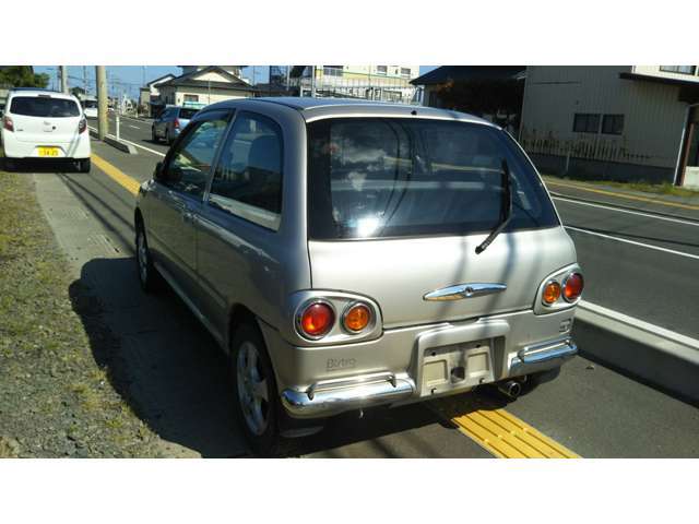 内外装、オーディオ類、タイヤ等、掲載事項以外は現状販売です。現車確認、試乗等お願いします。鈑金ご希望のお客様は別途格安にて承ります。次へ→