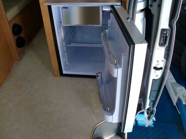 冷蔵庫49リットル（冷凍庫付）　標準装備