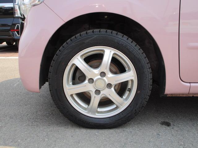 実車はアルミホイール組みのスタッドレスタイヤを装着しています。