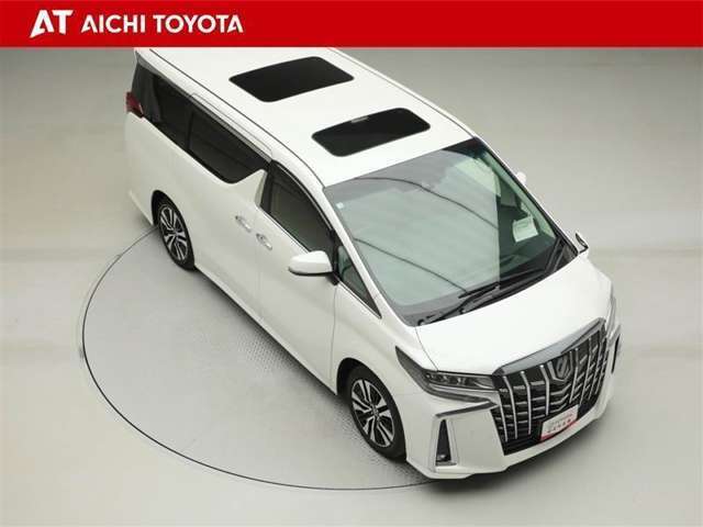 両側パワースライドドア付きだから、狭い駐車スペースなどでの乗り降りラクラク♪小さなお子さまのいるご家庭には嬉しい装備です。