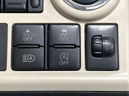 【スマートアシスト】走行中に前方の車両等を認識し、衝突しそうな時は警報とブレーキで衝突回避と被害軽減をアシスト。より安全にドライブをお楽しみいただけます。