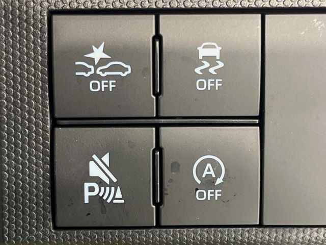 【スマートアシスト】走行中に前方の車両等を認識し、衝突しそうな時は警報とブレーキで衝突回避と被害軽減をアシスト。より安全にドライブをお楽しみいただけます。
