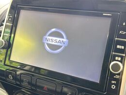 【純正ナビ】人気の純正ナビを装備。オーディオ機能も充実しており、Bluetooth接続すればお持ちのスマホやMP3プレイヤーの音楽を再生可能！毎日の運転がさらに楽しくなります！！