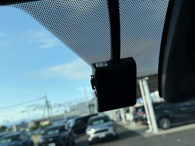 ドライブレコーダーも付いてます！！ラッキーですね☆