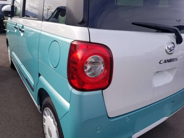 ☆お車についた傷やヘコミ、事故の修理もハヤシにお任せください。自社鈑金工場で修理ができますの安心です☆