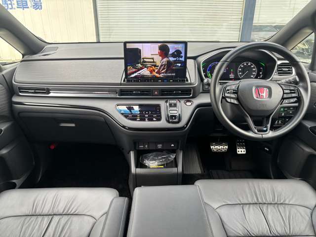 大型ナビ・TV・全周囲カメラ・後席大型モニター・黒革・パワーシート・シートヒーター・2ndシートオットマン・電動リアゲート・LEDヘッドライト・両側パワースライド・専用塗装18インチアルミ・ETC・HDMI