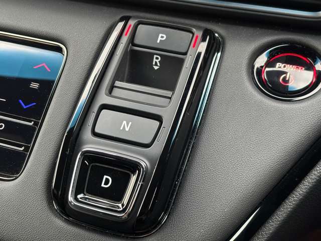 先進のシフトチェンジスイッチです。ワンタッチで楽々操作です！