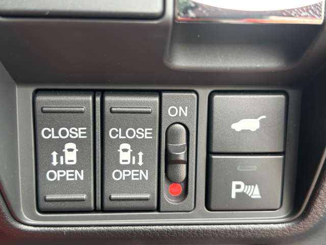 【両側電動スライドドア】乗り降りをスムーズに出来、便利ですね！！