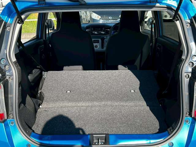 シートを格納すれば大きな荷物を載せることも可能な広々スペースを確保♪車によってシートの格納方法が違い特徴がありますので、詳細は是非お気軽にスタッフまでお問い合わせください！【電話で詳細確認】