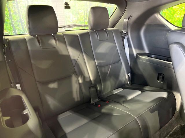 3列目シートはもちろん状態良好☆大人でもゆったりと座って頂けますので、大人数でのお出かけもラクラクです♪ご家族で、気の知れた仲間で、ドライブに行くのが楽しみですね♪