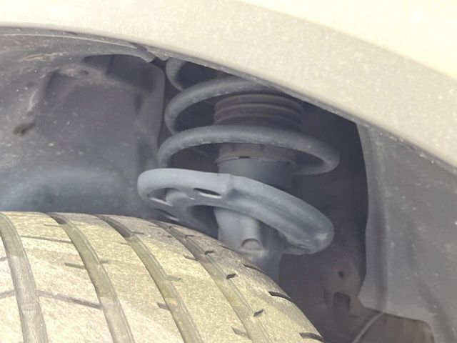 お車を安心してお乗りいただく為には、足回りの定期点検が欠かせません。サービスサポート（有償保証）では無料点検もご提供しており、安心のカーライフをお過ごしいただけるサポート体制が整っています。