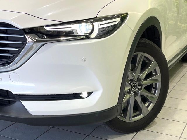 【LEDヘッドライト】悪天候や夜間走行時も良好な視界を確保し安心して運転できる高輝度LEDヘッドライトを装備！点灯速度が早く、消費電力も抑えられています。