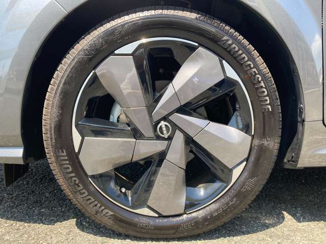 日産純正のアルミホイールです！お車に合ったデザインのホイールになっています！