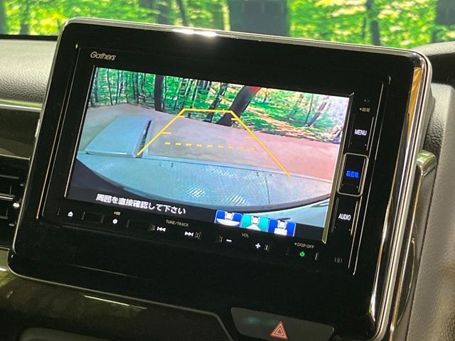 【バックカメラ】駐車時に後方がリアルタイム映像で確認できます。大型商業施設や立体駐車場での駐車時や、夜間のバック時に大活躍！運転スキルに関わらず、今や必須となった装備のひとつです！