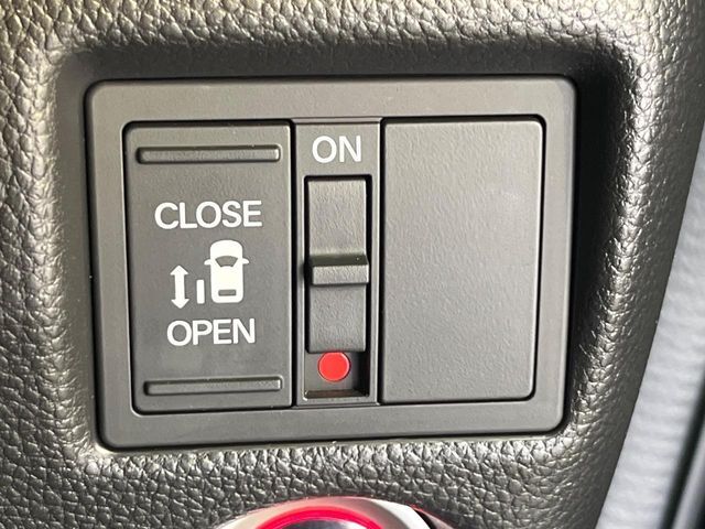 【パワースライドドア】スマートキーや運転席のスイッチでスライドドアの開閉が可能♪電動だから力を入れてドアを開ける必要が無く、小さいお子様でも、重い荷物を持っている時もラクに開け閉めできます♪