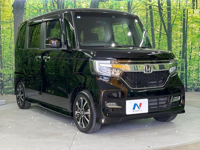 大好評のボディコーティング「弾スプラッシュコート」もご納車までに施工可能。通常のガラスコートと異なる、耐久年数6年の無機質ガラスコーティングが、ボディをキレイな状態に保ってくれます。