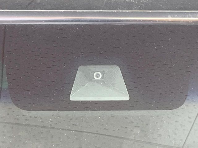 【ホンダセンシング】走行中に前方の車両等を認識し、衝突しそうな時は警報とブレーキで衝突回避と被害軽減をアシスト。より安全にドライブをお楽しみいただけます。