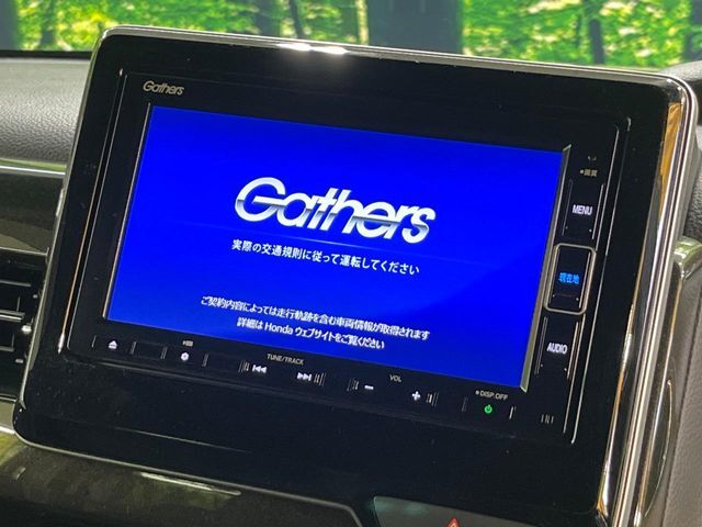 【純正ナビ】人気の純正ナビを装備しております。ナビの使いやすさはもちろん、オーディオ機能も充実！キャンプや旅行はもちろん、通勤や買い物など普段のドライブも楽しくなるはず♪