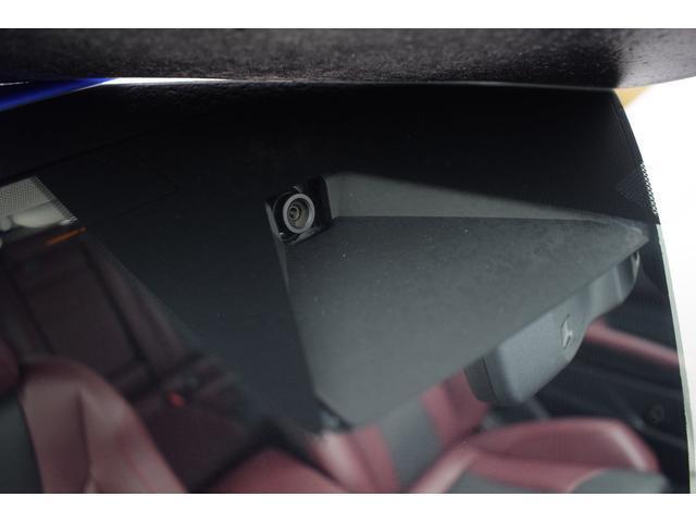 アイサイトのステレオカメラです。 このカメラが前方の危険を察知し運転をサポート。安心・安全ですね