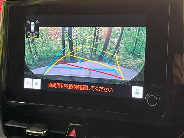 【バックカメラ】駐車時に後方がリアルタイム映像で確認できます。大型商業施設や立体駐車場での駐車時や、夜間のバック時に大活躍！運転スキルに関わらず、今や必須となった装備のひとつです！