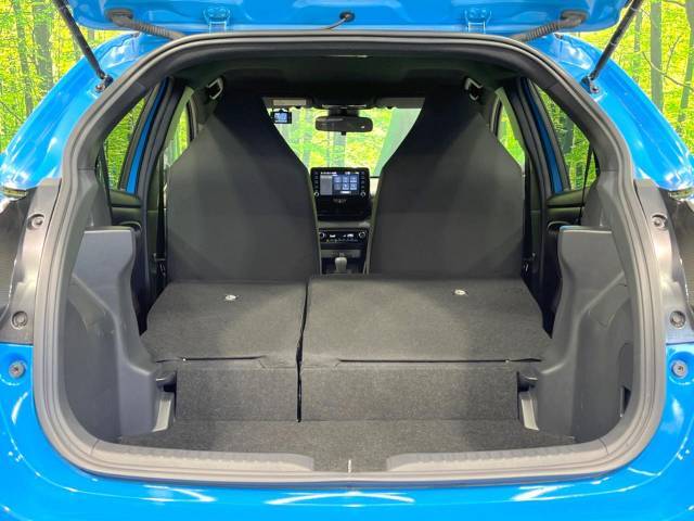 普段のお買い物や通勤、送迎等に十分な荷室スペースを確保しております。セカンドシートを倒すと、大きな荷物の積載も可能です♪