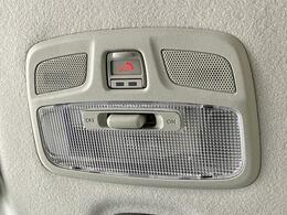 緊急時の通報がボタン操作ひとつで出来るのはもちろん、ドアロックやハザードランプの消灯などをスマートフォンアプリからおこなえる　スズキコネクト車です。　※ご利用には、別途手続きが必要です。