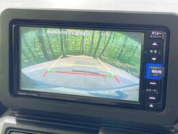 【バックカメラ】駐車時に後方がリアルタイム映像で確認できます。大型商業施設や立体駐車場での駐車時や、夜間のバック時に大活躍！運転スキルに関わらず、今や必須となった装備のひとつです！