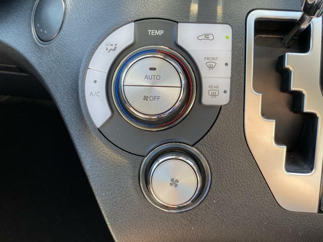オートエアコンなので温度を設定しておくだけで、自動で車内の温度を調節してくれます。