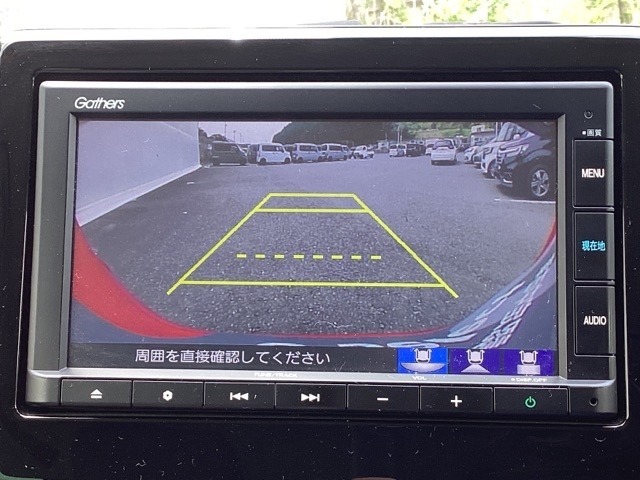 バックモニターにガイド線表示付きなので車庫入れも安心【カメラアングルは3パターンから選べます】知らない道でも安心して楽しくお出かけができます。