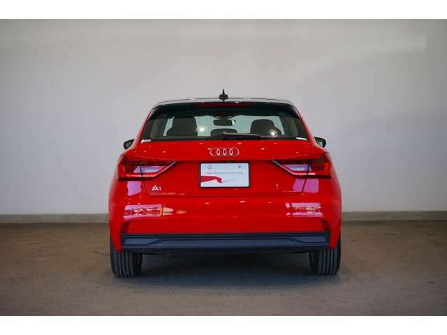 Audi A1 Sportback 25 TFSI/LEDヘッドライト/アルミホイール 5アームスタイル 6J×15