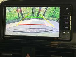 【バックカメラ】駐車時に後方がリアルタイム映像で確認できます。大型商業施設や立体駐車場での駐車時や、夜間のバック時に大活躍！運転スキルに関わらず、今や必須となった装備のひとつです！