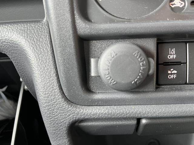 携帯の充電に使えるアクセサリーソケットです。