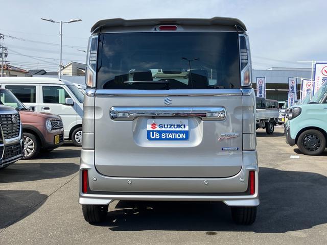 スポーティなバックビュー。後方車両に急ブレーキを知らせる【エマージェンシーストップシグナル】装備！