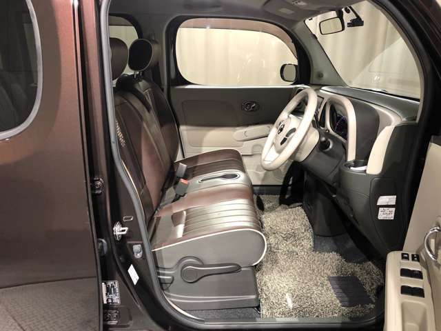 運転席も広々でゆったりとした気分で運転できます☆
