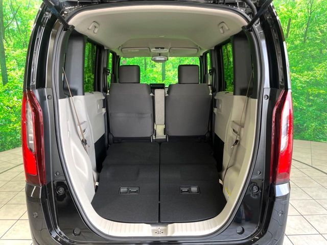 積み下ろしのしやすいデッキにはたっぷりと荷物を積み込んでいただけます。遊びから仕事まで、様々なシーンで頼れます♪