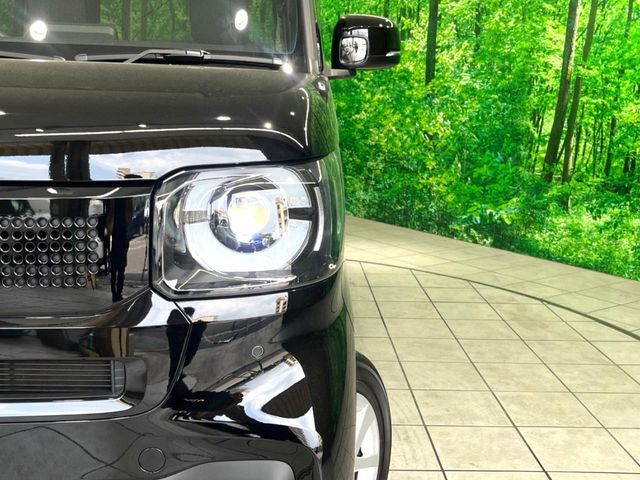 【LEDヘッドライト】悪天候や夜間走行時も良好な視界を確保し安心して運転できる高輝度LEDヘッドライトを装備！点灯速度が早く、消費電力も抑えられています。