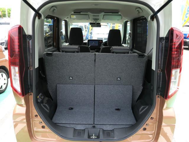 荷室は必要十分な広さで使い勝手がいいです！シートスライドもできるので荷室の広さ自由自在です♪